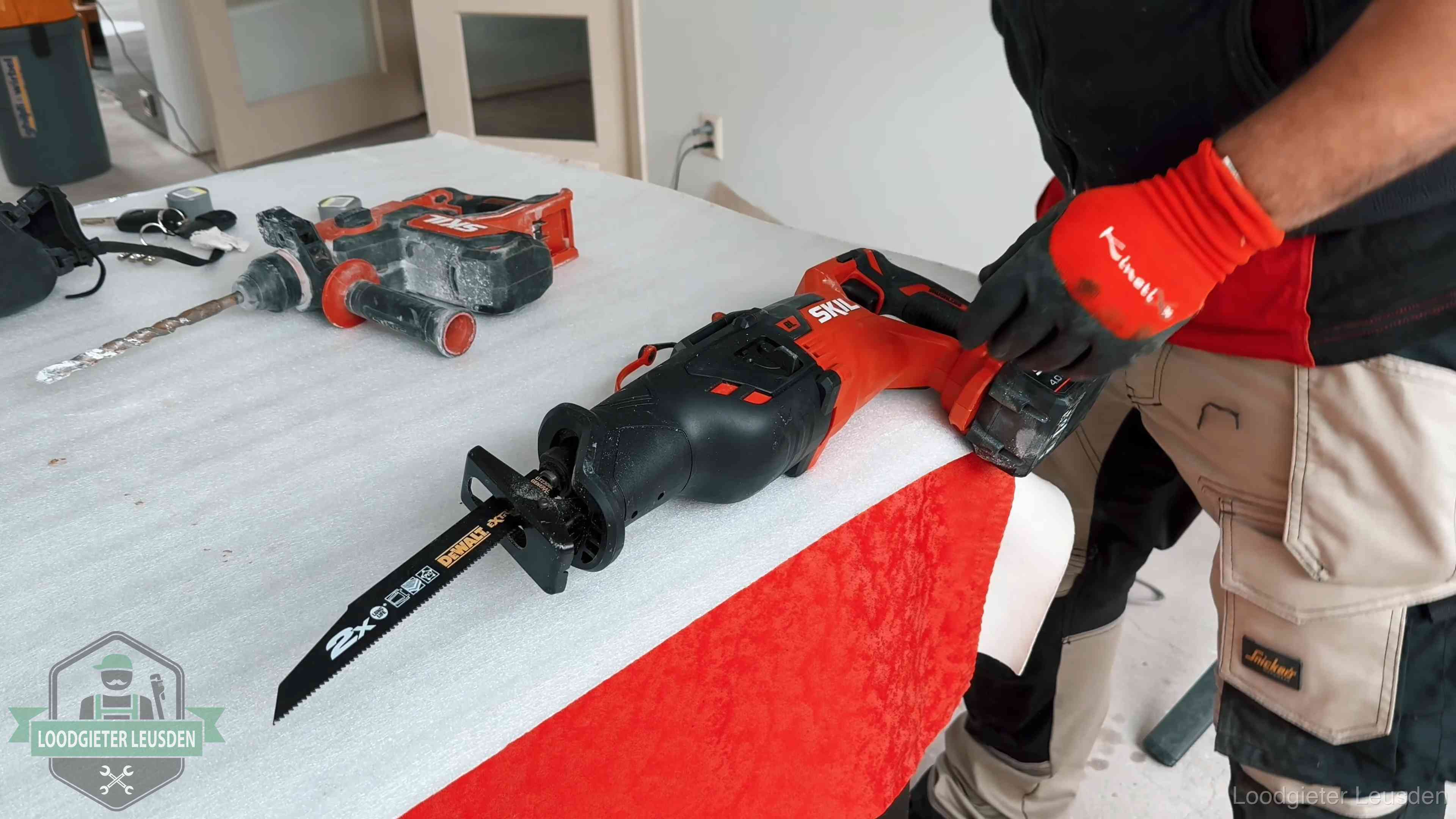 Professioneel gereedschap klaargelegd voor een klus in Leusden