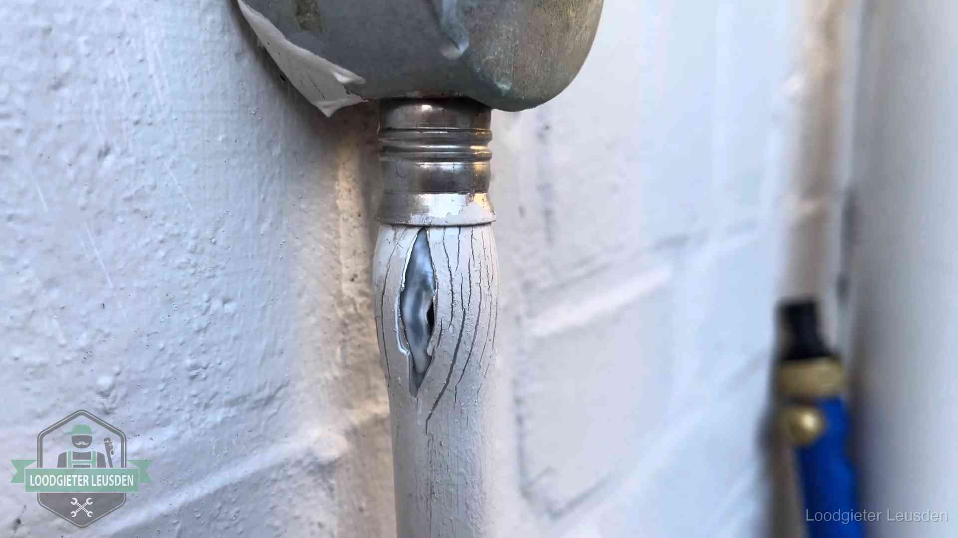 Wanneer lekdetectie in Leusden Oude waterleiding in Leusden waar de verf openscheurt, een stille aanwijzing voor een beginnend lek