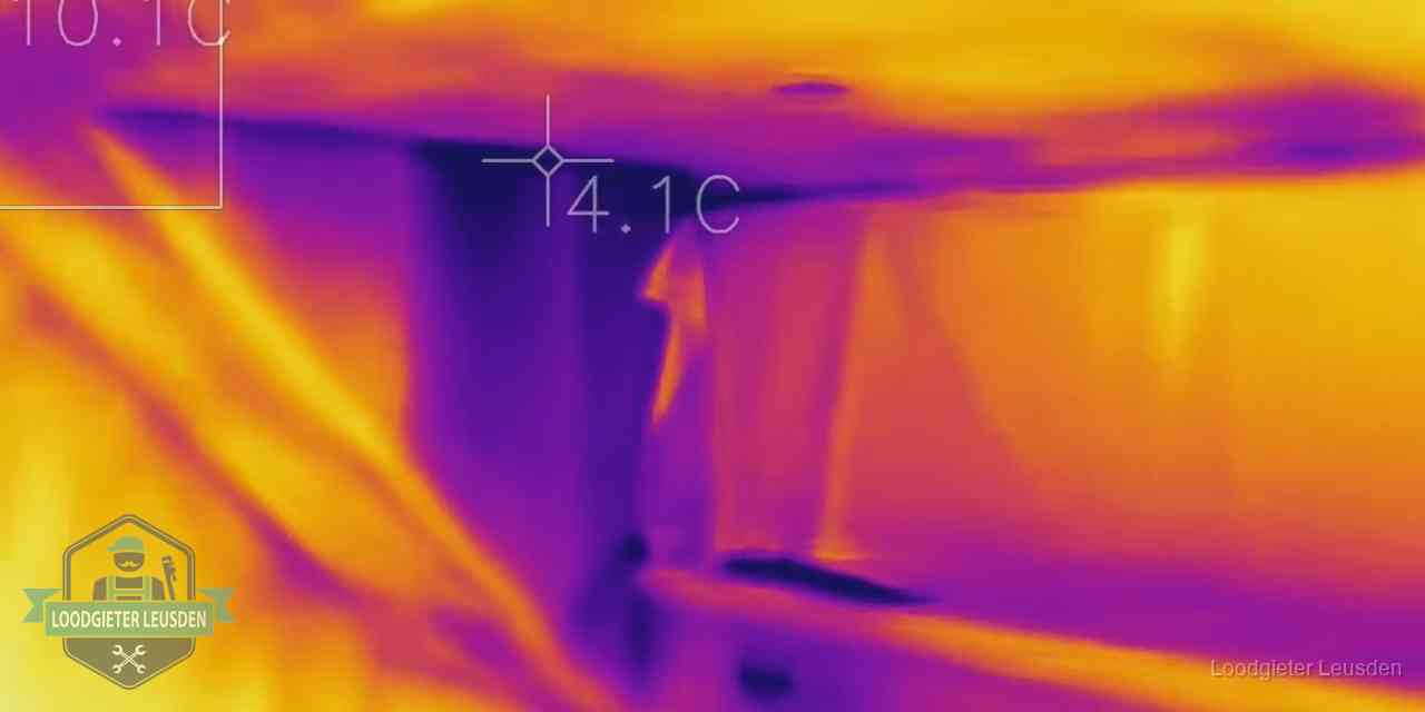 Thermografie bij lekdetectie in Leusden Warmtebeeldopname van een vloerconstructie tijdens lekdetectie in Leusden
